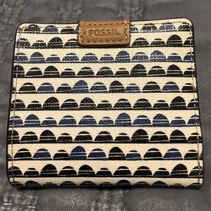 Fossil Small Wallet with blue and white design